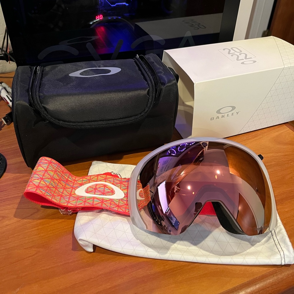 Oakley Flight Path (L) Unity Collection